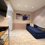 - A Due Passi アパート